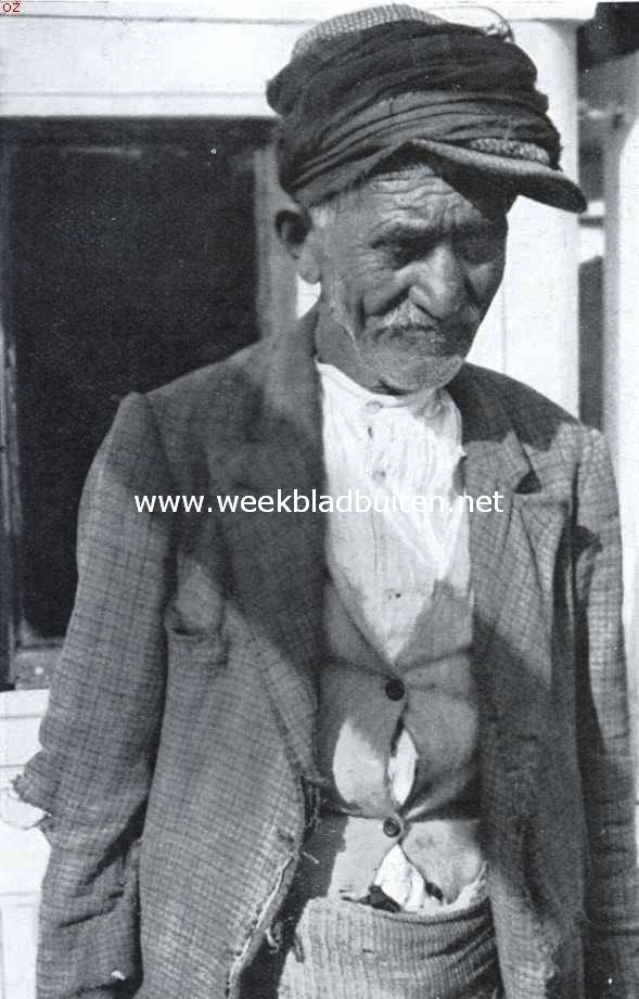 Het moderne Turkije. Een oude Turk, die zoowel Mohammed als Kemal Pasja te vriend wil houden: hij draagt een pet, omwonden met een soort tulband