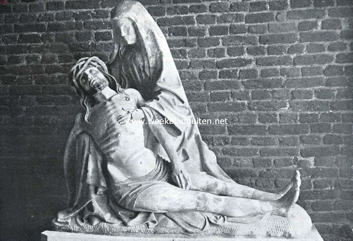 Pieta in den kerktoren te Neede, indertijd in de Ned. Hervormde kerk aldaar ontdekt en hier vermoedelijk tijdesn den Beeldenstorm verborgen