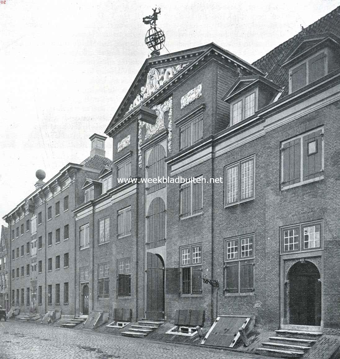 Walcheren, de tuin van Zeeland. De Oostindische pakhuizen achter het hoofdgebouw in de Breestraat te Middelburg