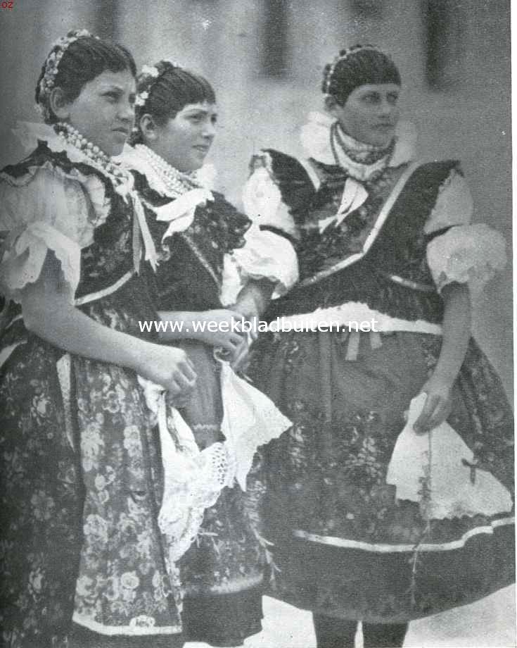 Bij Slovenen, Kroaten en Slavonen. Meisjes uit Slavoni op hun Paaschbest
