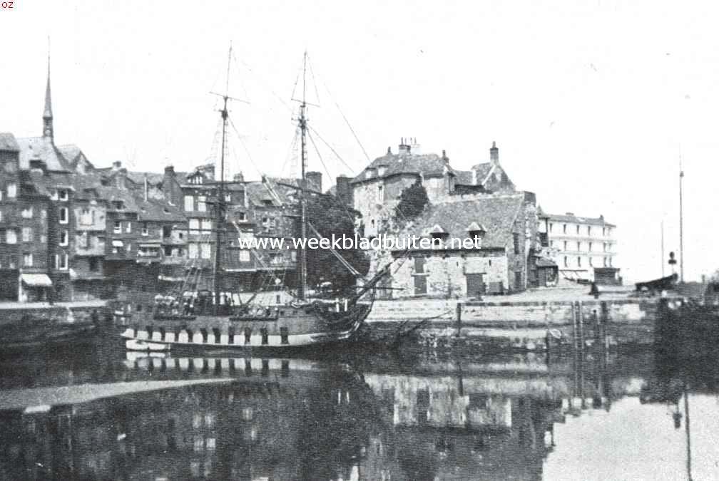 Honfleur. De kade met de Lieutenance te Honfleur