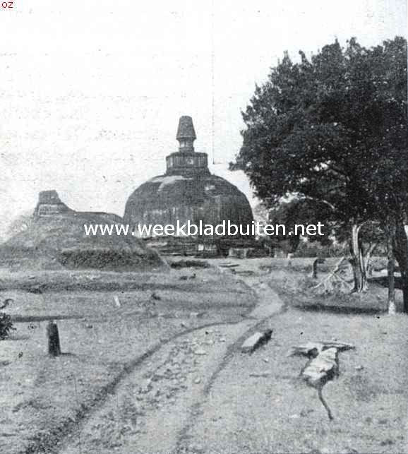 Ceylon. Stupa bij Pollonnaruwa