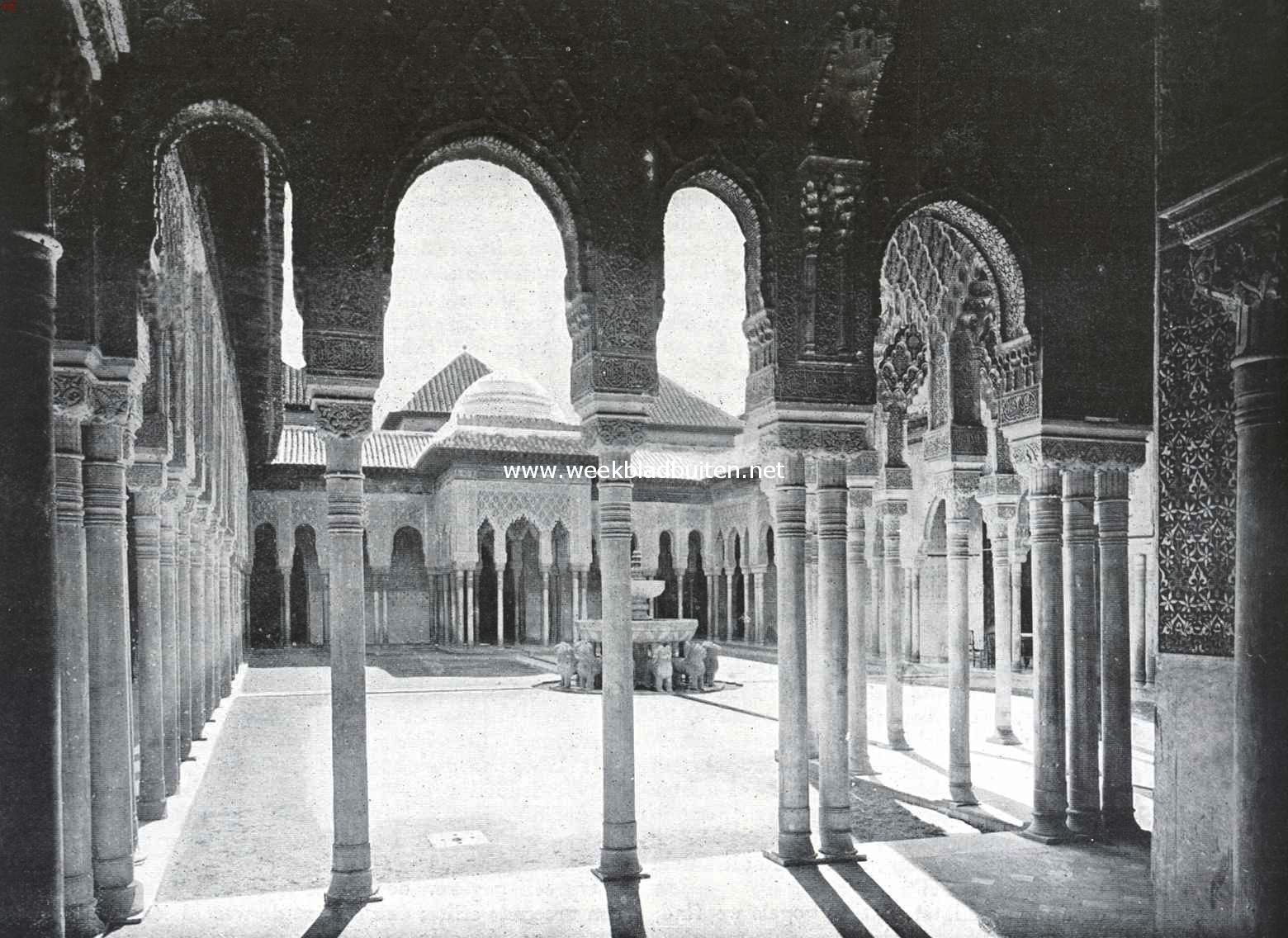 Granada, Spaanse vreemdelingenstad. De Leeuwenhof, Patio de los Leones, in het Alhambra te Granada
