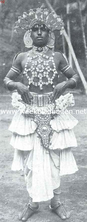 Ceylon. Kandysche danser in vol ornaat