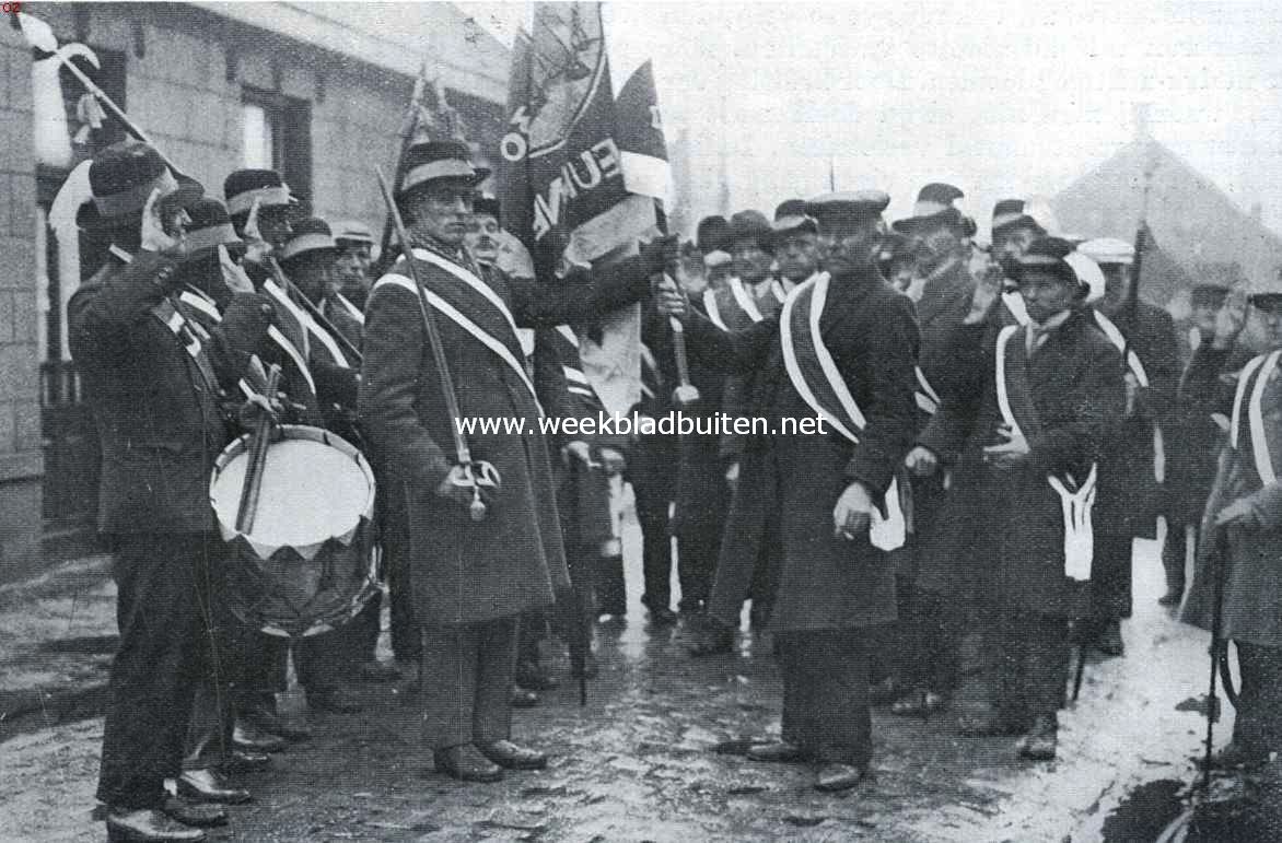 Te Deurne heeft ieder jaar op St. Antoniusdag, 17 Januari, de plechtige dekenverkiezing plaats. De deken geeft hier het vaandel over aan den commandant van het gilde