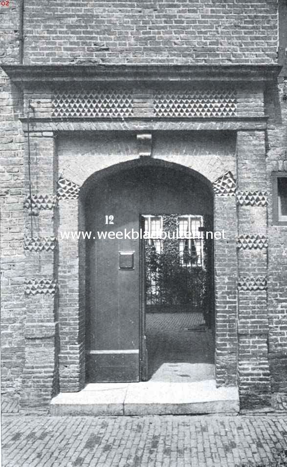 Poort van het v.m. St. Nicolaasklooster thans stadsarmenhuis te Utrecht (begin 17e eeuw)