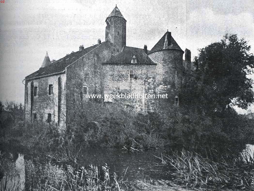 Achterzijde van het kasteel Waardenburg met middeleeuwsch gedeelte. Door het raampje links van den ouden toren is, volgens de legende, Dr. Faust door den duivel naar de hel gevoerd
