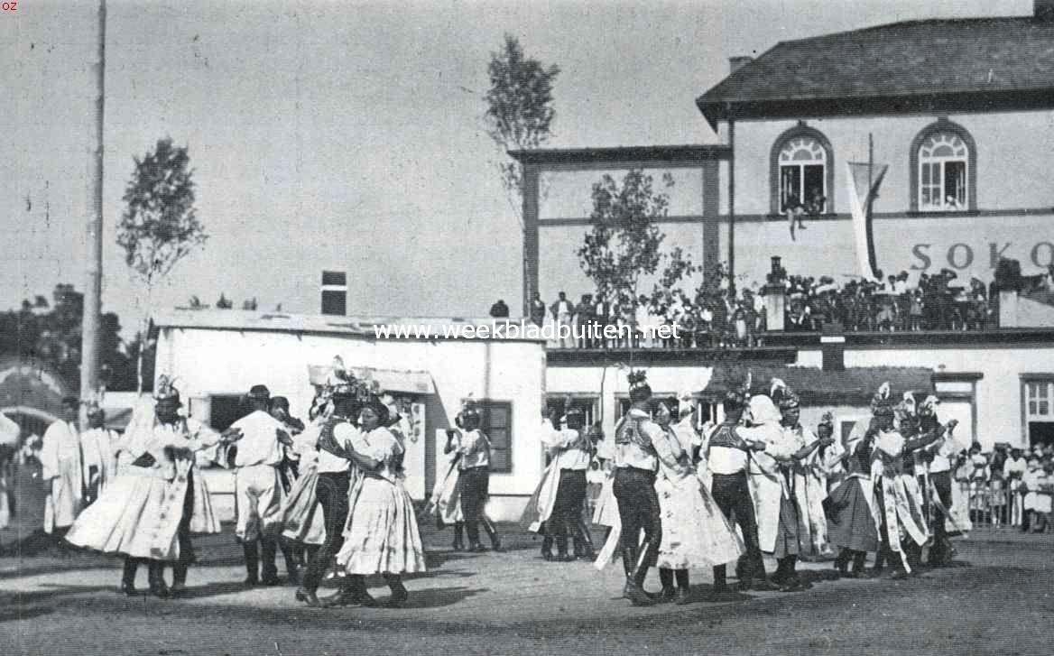 Na een inzameling van geld begint onder den meiboom het feest, dat des avonds in de dorpsherberg zal worden voortgezet