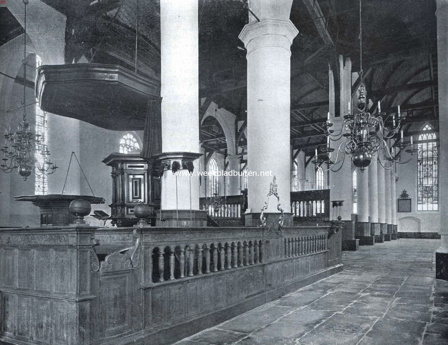 Doopruim met doopboog en kansel in de Groote of St. Nicolaaskerk te Edam
