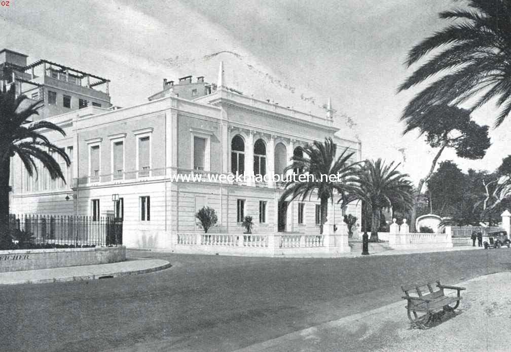 Het nieuwe gebouw op de Promenade des Anglais van het 