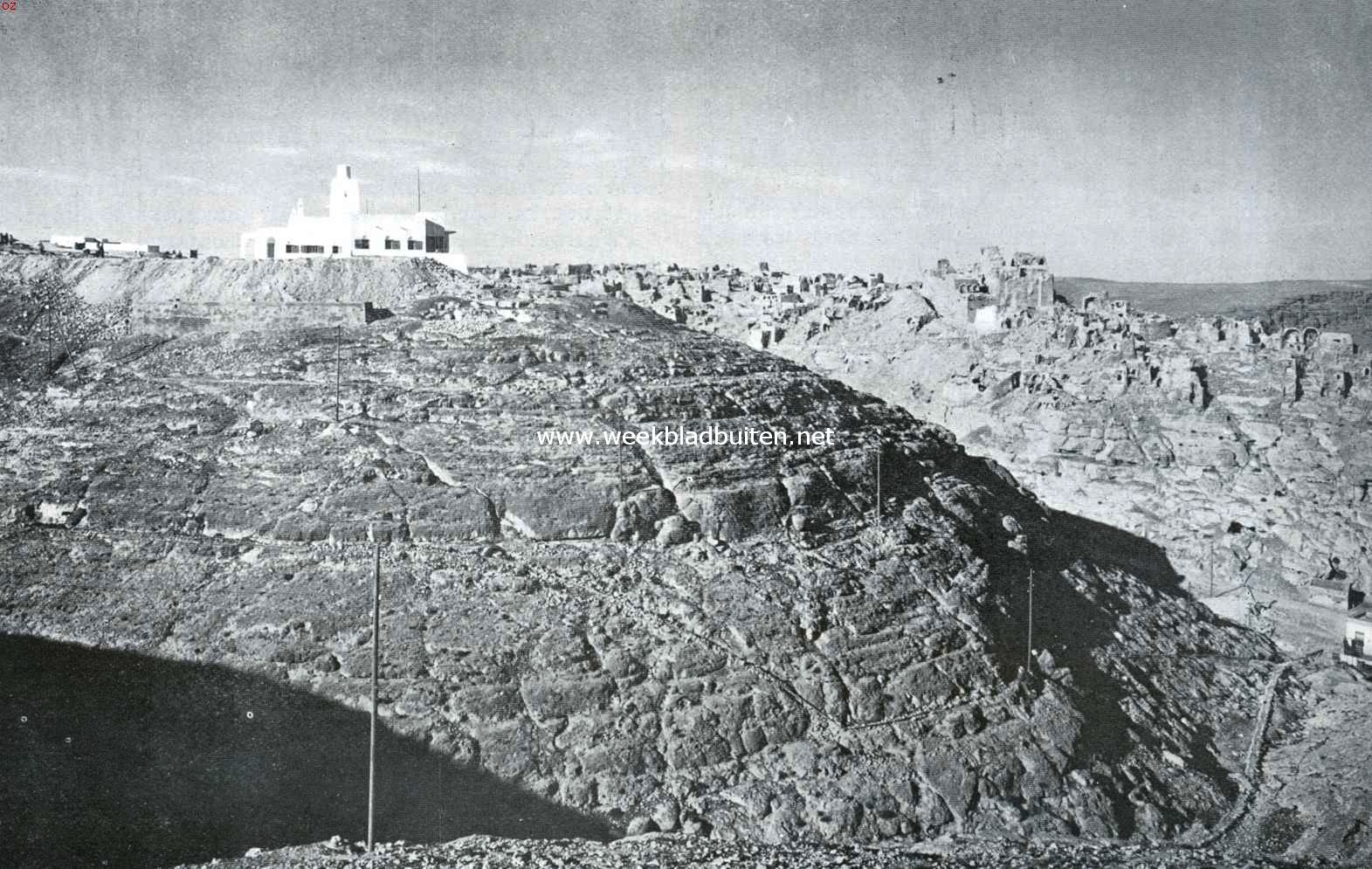 Reizen in Tripoli. Naloet met het nieuwe toeristen-hotel