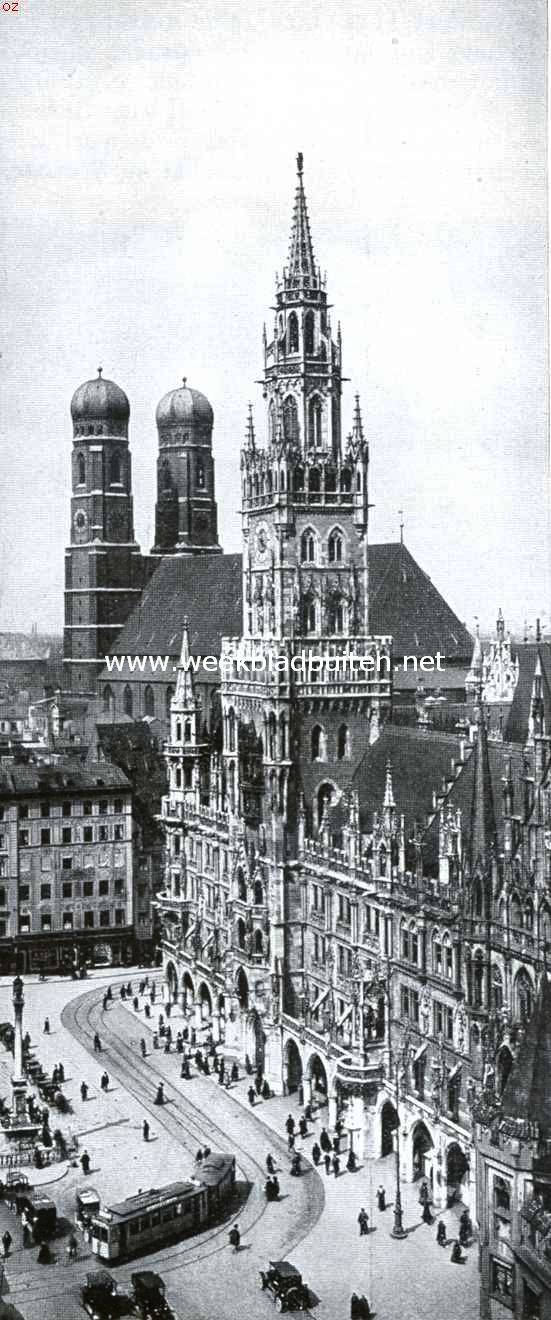 Het Raadhuis te Mnchen, op den achtergrond de Frauenkirche
