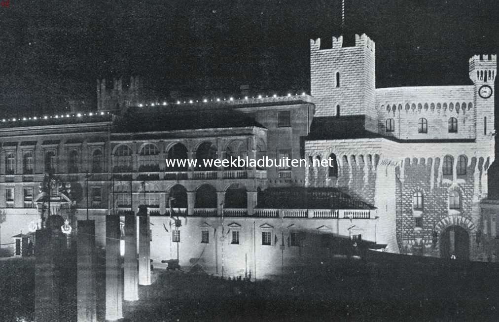 Monte-Carlo bij avond. Het paleis van den prins van Monaco met gevelverlichting