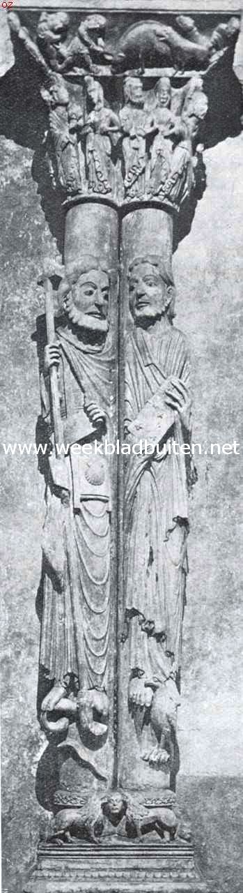 Oviedo, de oude hoofdstad van Asturi. Apostelfiguren uit de Camera Santa. De linksche met schelp, het embleem der pelgrims naar Santiago