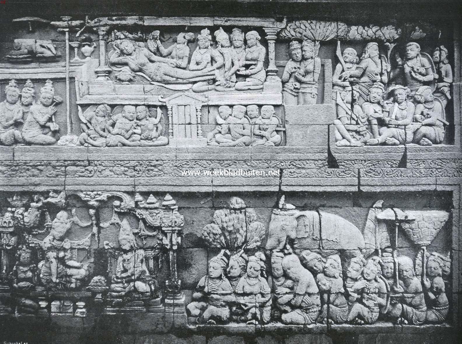 Tempelschoonheid in Java. De Boroboedoer. Fries voorstellende den witten olifant uit den hemel neergedaald en Maya, de moeder van Boeddha, in den lusthof Loenbini