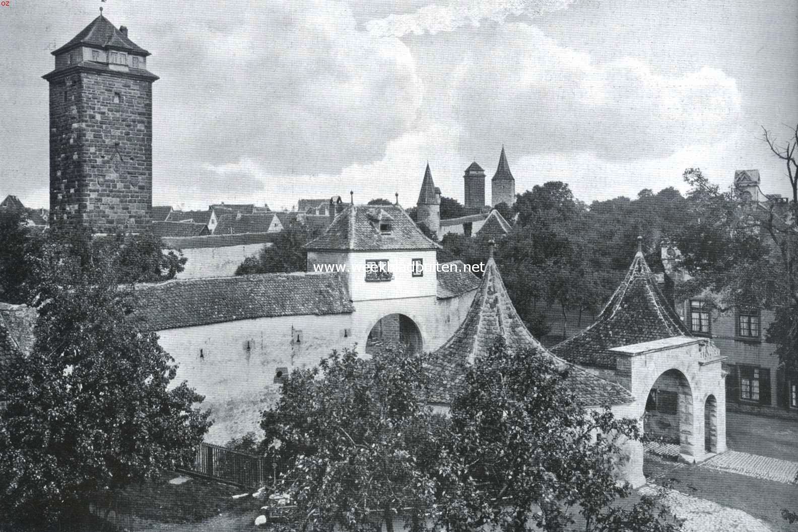 Rothenburg ob der Tauber. De Rderpoort met stadsmuur