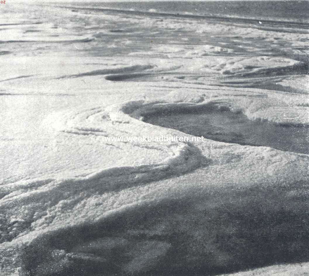 Bevroren zeeschuim aan de kust