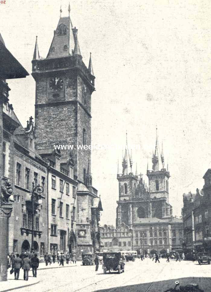 Praag. Raadhuis (voorgrond) en Tijnsky Chrm (Teynkirche). Daartussen het plein, waar op 21 Juli 1621 zeven en twintig aanvoerders uit den Boheemschen opstand werden onthoofd