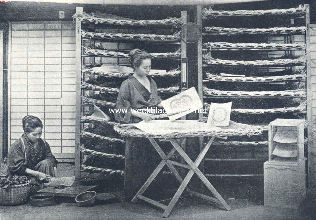 Het inzamelen van de eitjes der zijderupsen in Japan