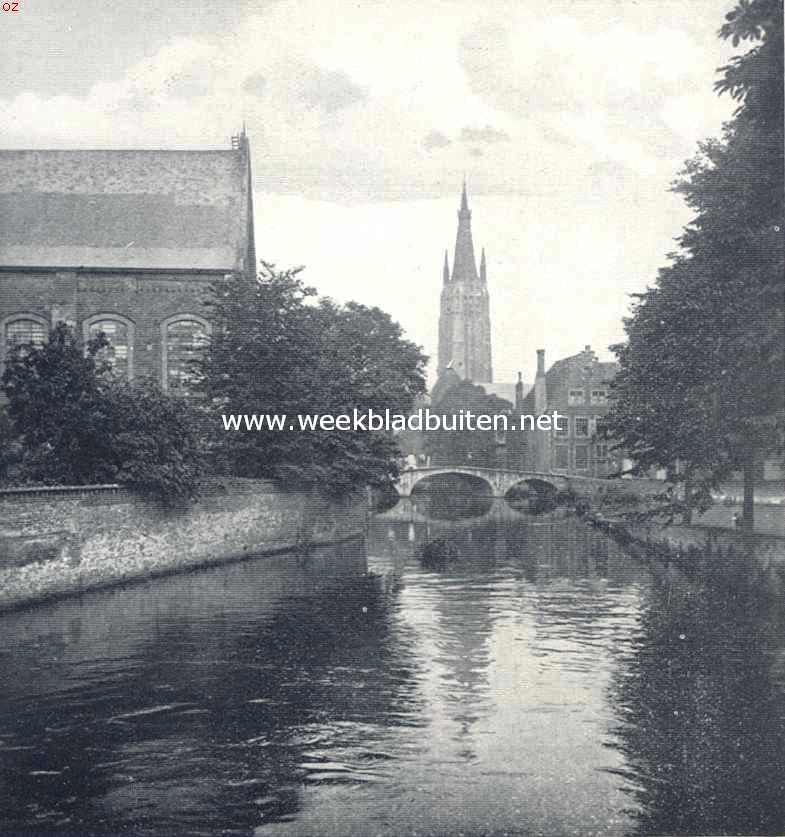 Zwerktochten door Vlaanderen. Bij het Begijnhof te Brugge. Op den achtergornd de toren der O.L. Vrouwekerk