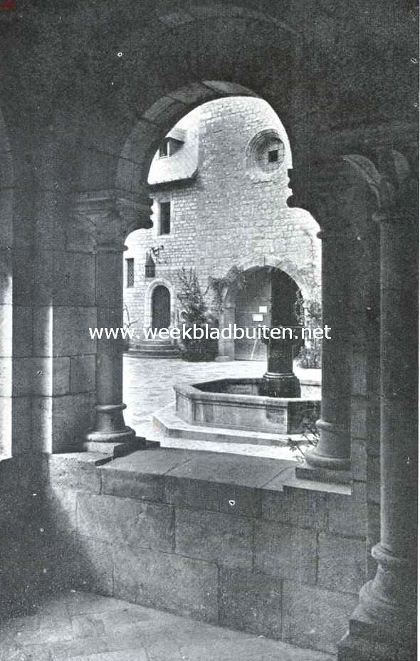 Door 't Walenland. Ingang van de abdij van Orval in de vallei van de Semois